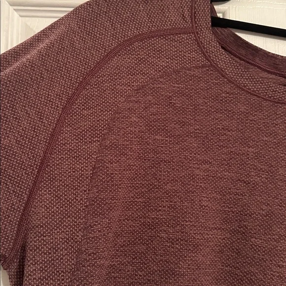 Lululemon Men's Metal Vent Short Sleeve Shirt - Picture 5 of 5